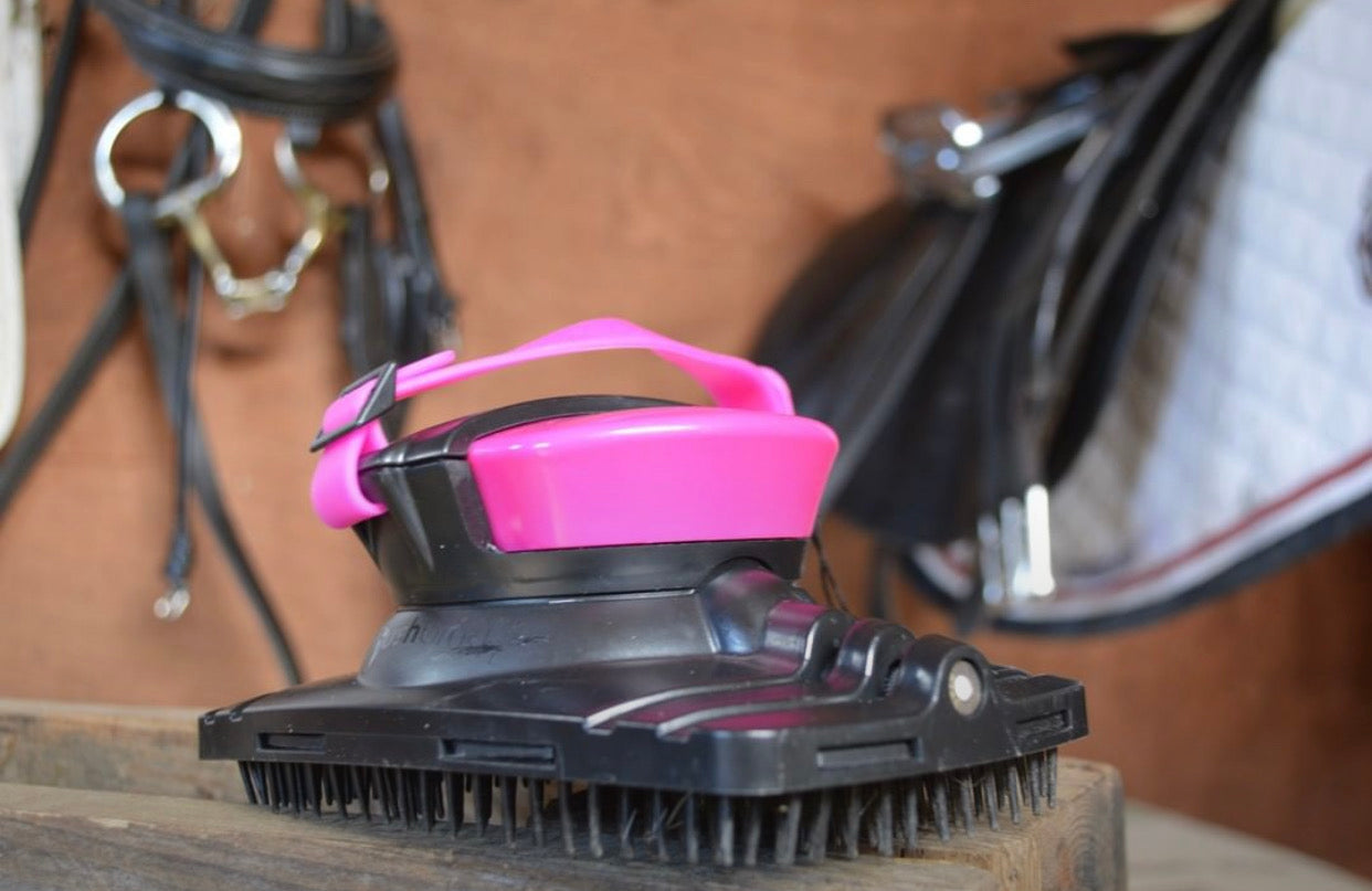 2-in-1 Spray And Detangler Grooming Brush